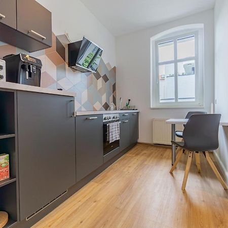 Modernes Apartment - Zentral, Ruhig, Wlan, Netflix, Kueche, Schreibtisch, Parkplatz, Waschtrockner Cottbus Eksteriør billede
