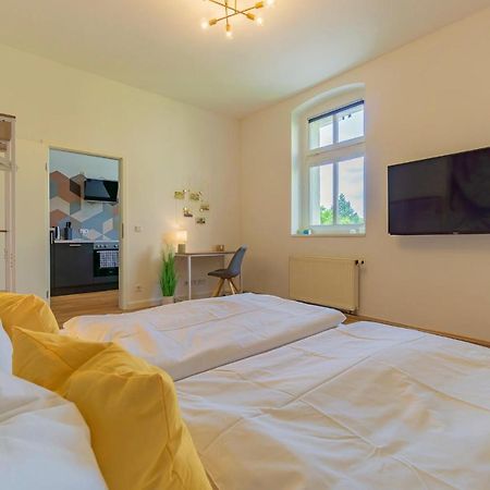 Modernes Apartment - Zentral, Ruhig, Wlan, Netflix, Kueche, Schreibtisch, Parkplatz, Waschtrockner Cottbus Eksteriør billede