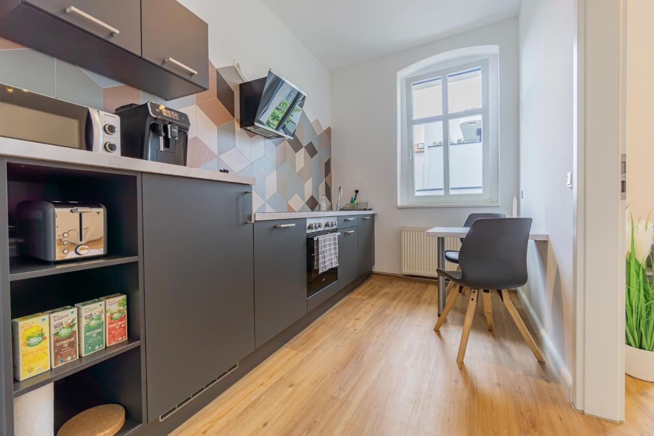 Modernes Apartment - Zentral, Ruhig, Wlan, Netflix, Kueche, Schreibtisch, Parkplatz, Waschtrockner Cottbus Eksteriør billede