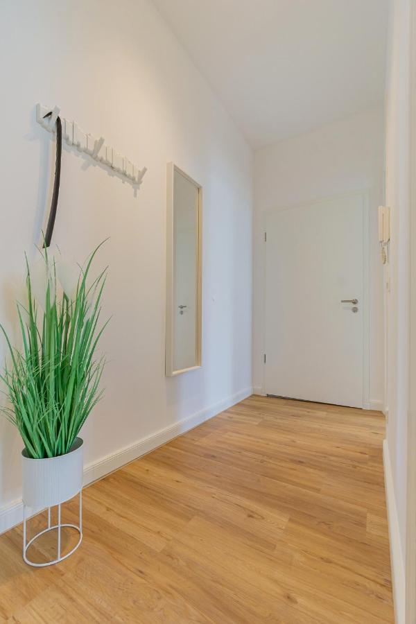 Modernes Apartment - Zentral, Ruhig, Wlan, Netflix, Kueche, Schreibtisch, Parkplatz, Waschtrockner Cottbus Eksteriør billede