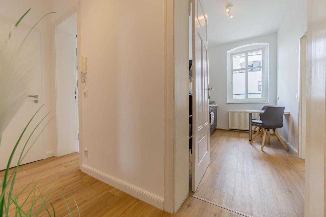 Modernes Apartment - Zentral, Ruhig, Wlan, Netflix, Kueche, Schreibtisch, Parkplatz, Waschtrockner Cottbus Eksteriør billede